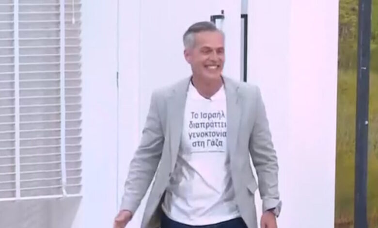 Ο-Μάριος-Αθανασίου-με-μπλουζάκι-υπέρ-της-Παλαιστίνης-στην-εκπομπή-της-Σίσσυς-Χρηστίδου:-«Το-Ισραήλ-διαπράττει-γενοκτονία-στη-Γάζα»