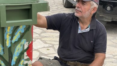 Ο-δάσκαλος-που-εξωραΐζει-τους-κάδους-στην-Πίνδο-συνομιλώντας-με-τη-φύση
