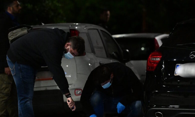 Πυροβολισμοί-στο-Παγκράτι:-Άνδρας-βρέθηκε-με-τραύμα-στην-κοιλιά-και-αιμόφυρτος-σε-είσοδο-πολυκατοικίας