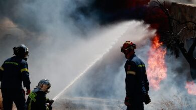 Φωτιά-σε-επιχείρηση-στον-Ασπρόπυργο:-Κινητοποιήθηκε-και-ειδική-ομάδα-χημικών