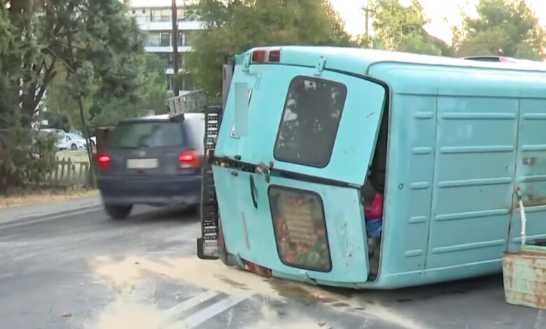 Θεσσαλονίκη:-Τροχαίο-με-σύγκρουση-τριών-οχημάτων-στα-Μουδανιά-–-Ένας-τραυματίας-και-σοβαρές-υλικές-ζημιές