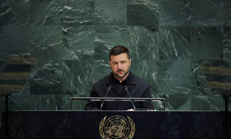the-economist:-Ο-πόλεμος-αποδυναμώνει-τον-Βολοντίμιρ-Ζελένσκι-και-τη-δημοκρατία-στην-Ουκρανία