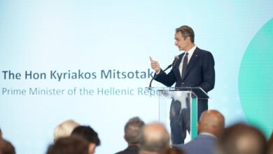 Μητσοτάκης-σε-ομογενείς:-«Η-Ελλάδα-έχει-επιστρέψει-δυναμικά-–-Από-το-χείλος-της-χρεοκοπίας-σε-μία-από-τις-καλύτερες-οικονομίες-της-Ευρώπης»