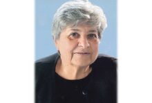 Κηδεία-Ελένης-Ζιντζόβα-στα-Τρίκαλα