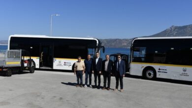 Δωρεά-2-ηλεκτρικών-λεωφορείων-και-3-ηλεκτρικών-οχημάτων-στον-Δήμο-Κορινθίων-από-το-Βαρδινογιάννειο-Ίδρυμα-και-τη-motor-oil