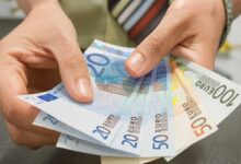 Η-ΕΚΤ-συνιστά-μετρητά-–-το-ψηφιακό-όραμα-Παπαστεργίου-«κολλάει»-στην-πρίζα