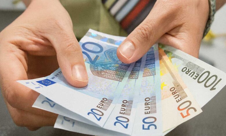 Η-ΕΚΤ-συνιστά-μετρητά-–-το-ψηφιακό-όραμα-Παπαστεργίου-«κολλάει»-στην-πρίζα