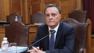 Μπαμπασίδης-κατά-Τυχεροπούλου-του-ΟΠΕΚΕΠΕ-–-«-Δεν-παρέδιδε-το-ερμάριο-με-τα-έγγραφα-των-έλεγχων,-το-ανοίξαμε-με-αλυσοπρίονο»