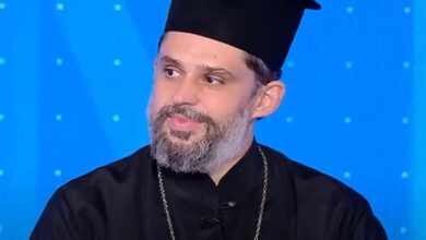 “Γολγοθάς”-για-tρικαλινό-ιερέα-–-αστυνομικό:-Περιμένει-10-μήνες-την-απόσπαση-για-να-δει-τα-ανήλικα-παιδιά-του