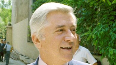 Παύλος-Μπακογιάννης:-Οι-αναρτήσεις-του-Κώστα-και-της-Ντόρας-Μπακογιάννη-για-τα-36-χρόνια-από-τη-δολοφονία-του-–-«Σαν-να-είναι-ακόμα-εδώ»
