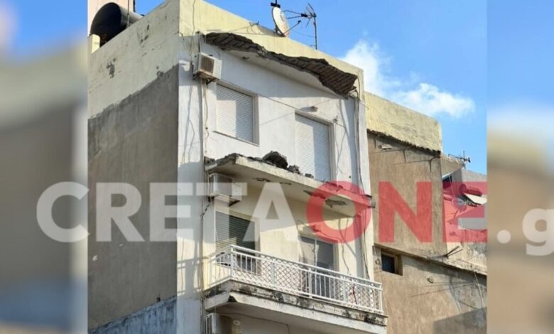 Ηράκλειο:-Κατέρρευσε-μπαλκόνι-και-τμήμα-τοίχου-στο-κέντρο-της-πόλης-–-Δείτε-φωτογραφίες