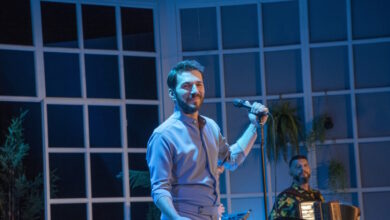Θοδωρής-Βουτσικάκης:-Η-live-παρουσίαση-του-album-«Το-Πρώτο-Μου-Τριαντάφυλλο»-κάτω-από-τ’-αστέρια!