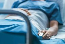 Βρετανία:-Μητέρα-έσπασε-τον-αυχένα-της-από-έντονο-χασμουρητό-–-Έδωσε-μάχη-για-τη-ζωή-της