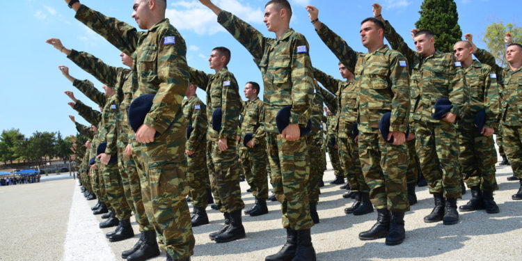Θητεία:-eπιβράβευση-για-όσους-κατατάσσονται-αμέσως-μετά-το-λύκειο