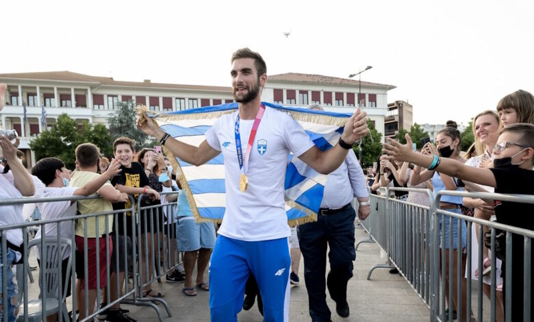 Η-μητέρα-του-Στέφανου-Ντούσκου-μετά-το-χρυσό-στο-Παγκόσμιο-πρωτάθλημα:-«Ξημέρωσε-μία-υπέροχη-μέρα,-είδαμε-τον-αγώνα-με-ταχυπαλμία»