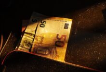 Άρπαξαν-τσαντάκι-με-2500-e-στα-Τρίκαλα.-Βεβαιώθηκε-η-δράστρια-και-αναζητείται