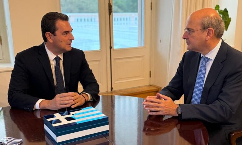 Συνάντηση-Σκρέκα-–-Χατζηδάκη-για-στήριξη-γεωργών-και-κτηνοτρόφων