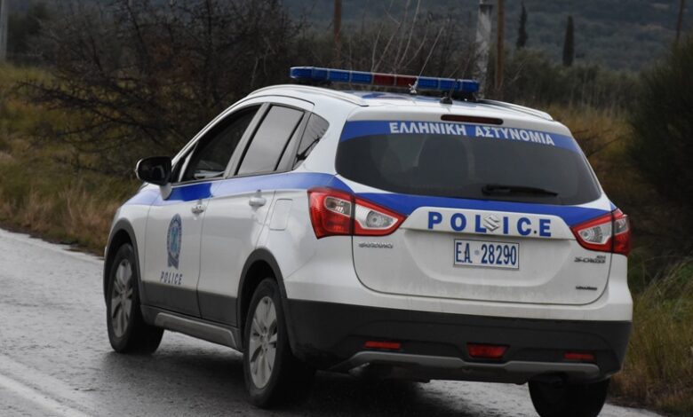 Τζιπ-έπεσε-πάνω-σε-σταθμευμένα-οχήματα-στο-Δέλτα-Καλαμπάκας