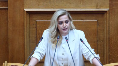Ραλλία-Χρηστίδου-σε-Κώστα-Μπάρκα:-«Εάν-ξαναγελάσεις-θα-σου-σπάσω-τα-μούτρα»