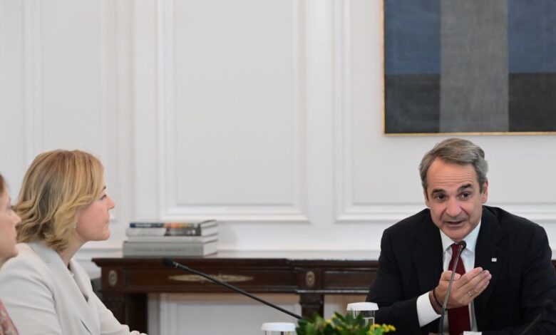 Ο-Κυριάκος-Μητσοτάκης-συναντήθηκε-με-την-αντιπρόεδρο-της-Κομισιόν-–-Δήλωσε-εντυπωσιασμένη-από-την-ανάπτυξη-δυνατοτήτων-σε-κρίσιμες-τεχνολογίες-στην-Ελλάδα