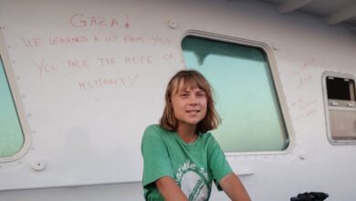 «Έσυραν-την-Γκρέτα-Τούνμπεργκ-από-τα-μαλλιά,-την-υποχρέωσαν-να-φιλήσει-την-σημαία-του-Ισραήλ»-καταγγέλλει-Τούρκος-ακτιβιστής