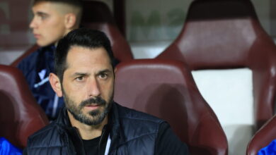 ΑΕΛ-novibet:-Σε-δύσκολη-θέση-ο-Γιώργος-Πετράκης-–-Οι-φίλαθλοι-ζήτησαν-την-παραίτησή-του-μετά-την-ήττα-από-το-Βόλο
