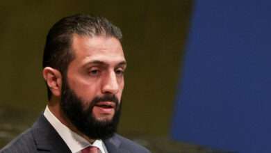 Συρία:-Πρώτες-εκλογές-μετά-την-πτώση-του-Άσαντ-–-Η-χώρα-δοκιμάζει-τη-δημοκρατία-εν-μέσω-διχασμού
