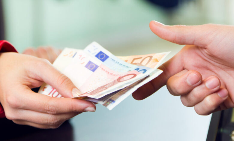 Επίδομα-250-ευρώ:-Τα-κριτήρια,-η-προσωπική-διαφορά-και-ποιοι-μένουν-εκτός