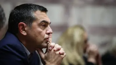 Παραιτήθηκε-ο-Τσίπρας-–-Ο-πολιτικός-του-“ΟΧΙ-που-έγινε-ΝΑΙ”-ξαναφέρνει-ανακατωσούρα