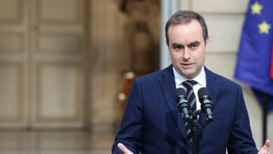 Ο-Εμανουέλ-Μακρόν-ζήτησε-από-τον-Σεμπαστιάν-Λεκορνί-να-ολοκληρώσει-τις-«τελευταίες-διαπραγματεύσεις»-έως-την-Τετάρτη