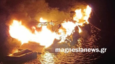 Φωτιά-σε-ιστιοφόρο-στην-Αλόννησο-–-Διασώθηκαν-οι-4-επιβαίνοντες,-βίντεο-με-το-φλεγόμενο-σκάφος