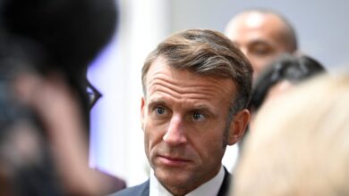 Γαλλία:-Πιο-απομονωμένος-από-ποτέ-ο-Εμανουέλ-Μακρόν-–-Τα-σενάρια-για-κεντροδεξιά-συμμαχία-και-πρόωρες-εκλογές
