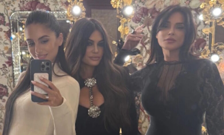 Η-selfie-της-Αλεξάνδρας-Νίκα-με-την-Κίμπερλι-Γκίλφοϊλ-και-τη-Σήλια-Κριθαριώτη-–-«Με-τις-υπέροχες-κυρίες-μου»