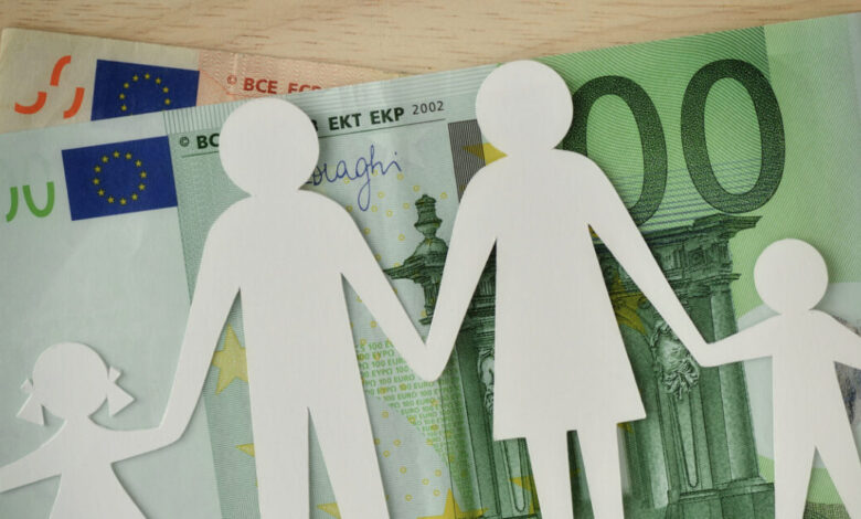 Νέο-voucher-έως-800-ευρώ-για-γονείς:-Πότε-ξεκινούν-οι-αιτήσεις-και-ποιοι-είναι-δικαιούχοι