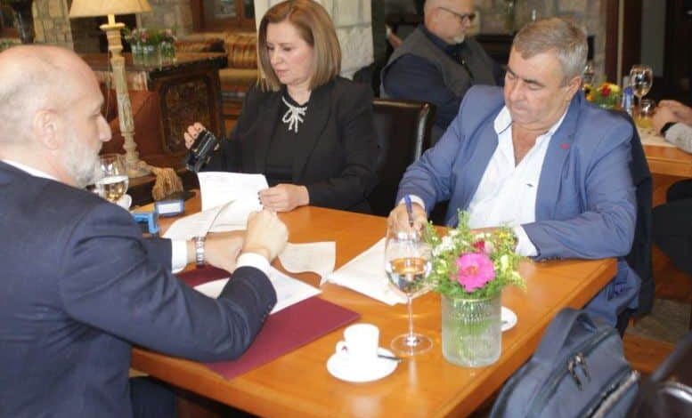 Υπογραφή-σύμβασης-για-το-Χιονοδρομικό-Περτουλίου