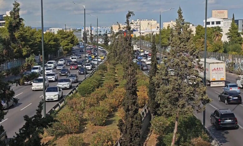 Κίνηση-στους-δρόμους:-«Στο-κόκκινο»-ο-Κηφισός-και-το-κέντρο-–-Προβλήματα-σε-Κηφισίας-και-Μεσογείων