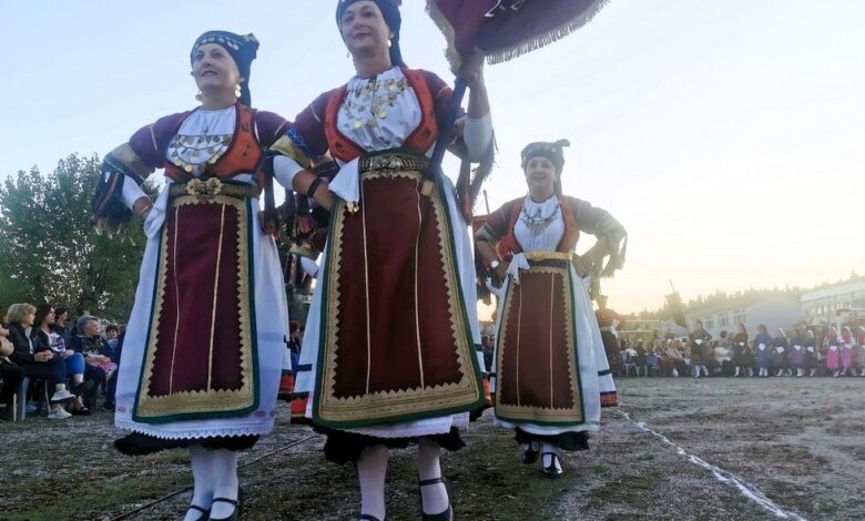 Καραγκούνικη-παράδοση-σε-μεγάλο-καμπίσιο-πανηγύρι-στα-Τρίκαλα