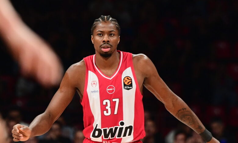 Ρεπόρτερ-nba:-«Ο-Κώστας-Αντετοκούνμπο-παίζει-στον-Ολυμπιακό,-οπότε-δεν-μπορεί-να-πάει-και-αυτός-στους-Μπακς»