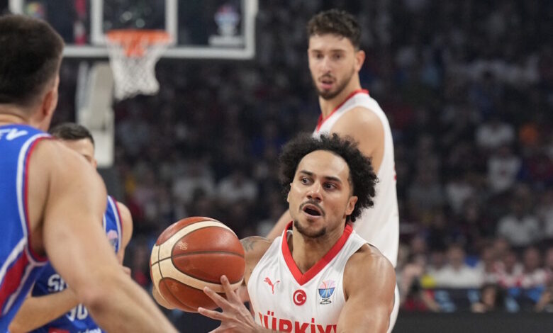 Ολυμπιακός-–-Εφές:-Με-Λάρκιν-και-Ντοζίερ-στην-αποστολή-οι-Τούρκοι-στο-ΣΕΦ