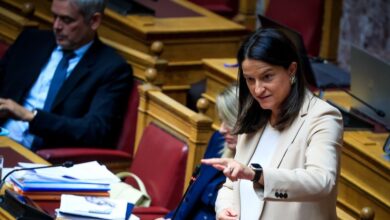 Νίκη-Κεραμέως-–-Δημήτρης-Κουτσούμπας:-Κόντρα-στη-Βουλή-για-το-εργασιακό-νομοσχέδιο-–-«Πώς-σας-την-έφεραν-έτσι-οι-συνεργάτες-σας»-–-«Έχετε-απύθμενο-θράσος»