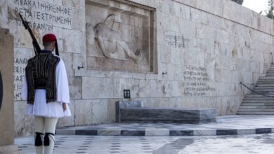 ΠΑΣΟΚ-για-«Άγνωστο-Στρατιώτη»:-Τα-μνημεία-είναι-για-να-ενώνουν,-όχι-να-διχάζουν-όπως-προσπαθεί-η-κυβέρνηση