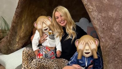 Η-Κωνσταντίνα-Σπυροπούλου-σε-κλίμα-halloween-μαζί-με-τους-δύο-γιους-της-–-Η-τρυφερή-φωτογραφία