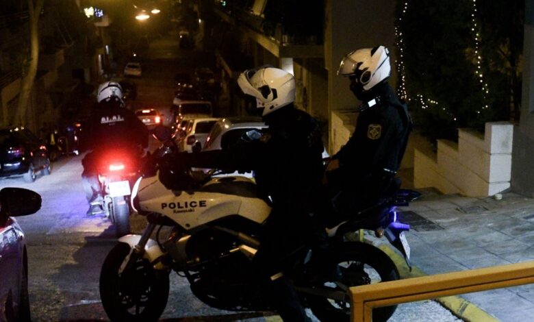 Κρυονέρι:-Παραδόθηκε-ο-άνδρας-που-απειλούσε-να-αυτοκτονήσει