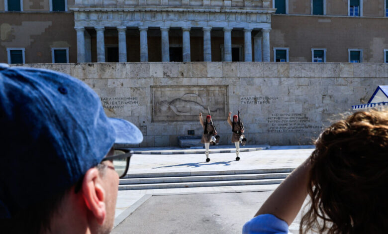 Αρχές-της-επόμενης-εβδομάδας-η-τροπολογία-για-τον-Άγνωστο-Στρατιώτη-–-Ποινές-φυλάκισης-έως-δύο-χρόνια