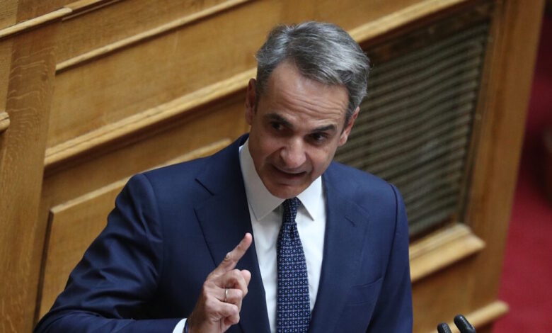 Μητσοτάκης-σε-Ανδρουλάκη:-Θα-πιάνατε-τον-Τραμπ-από-το-πέτο-και-θα-του-λέγατε-«go-back»-–-Κάνω-ισχυρή-την-Ελλάδα,-όχι-ρεντίκολο-της-Ευρώπης