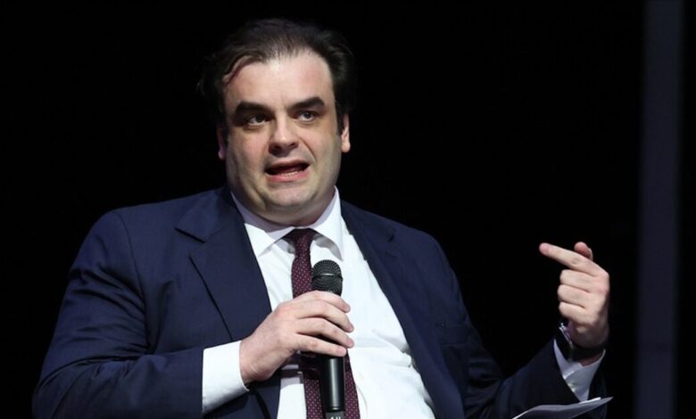 Πιερρακάκης:-«Η-Ελλάδα-επέστρεψε-με-αυτοπεποίθηση,-μεταρρυθμίσεις-και-ανοιχτή-οικονομία»