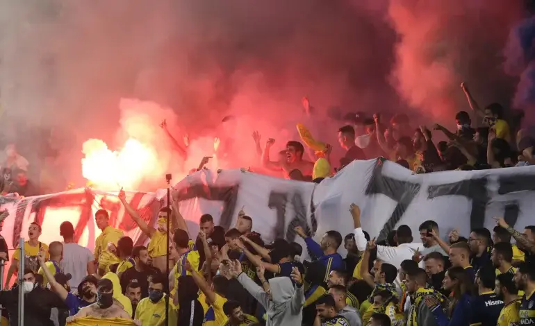 Κόκκινη-κάρτα-στους-Ισραηλινούς-χούλιγκανς-της-Μακάμπι-Τελ-Αβίβ-από-τη-Βρετανία