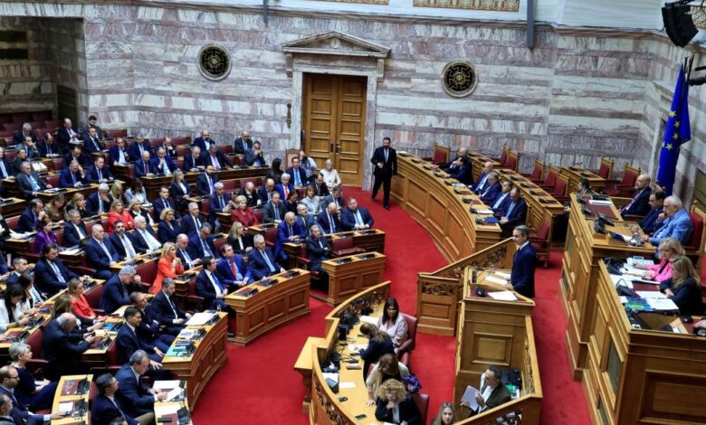 Βουλή:-Έρχεται-«χρονοκόφτης»-στην-Ολομέλεια-–-Πάνω-από-7-ώρες-κράτησε-η-συζήτηση-για-την-εξωτερική-πολιτική