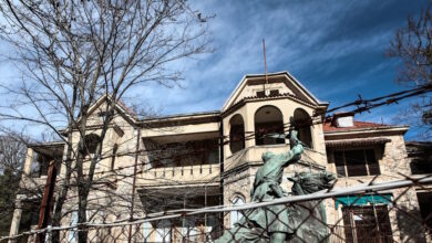 Τατόι:-Στο-«φως»-70.000-θησαυροί-από-τις-συλλογές-του-πρώην-βασιλικού-κτήματος-–-«Άρωμα»-ιστορίας-και-πολιτισμού