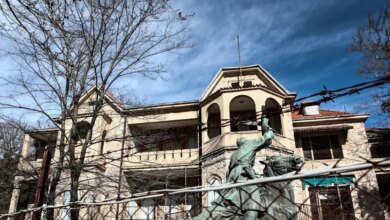 Τατόι:-Στο-«φως»-70.000-θησαυροί-από-τις-συλλογές-του-πρώην-βασιλικού-κτήματος-–-«Άρωμα»-ιστορίας-και-πολιτισμού